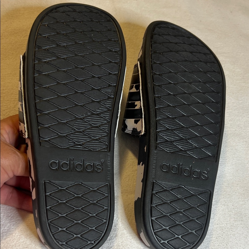 Adidas Black and White Patterned Slides - Picture 6 of 9